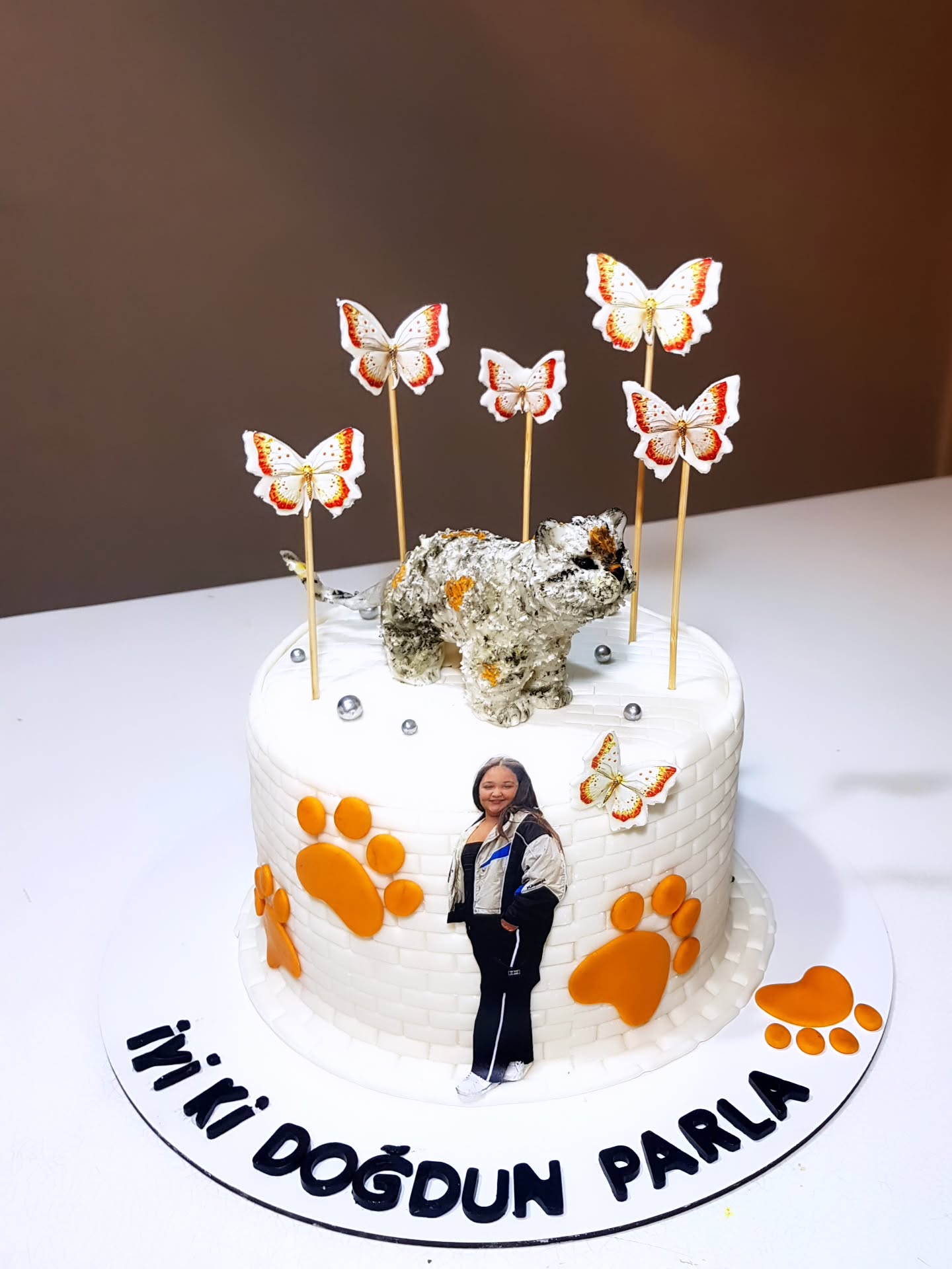 دخترانه نارنجی