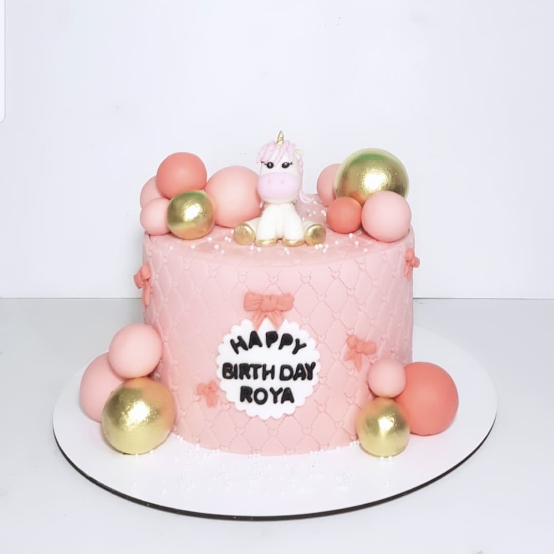 دخترانه اسب تک شاخ