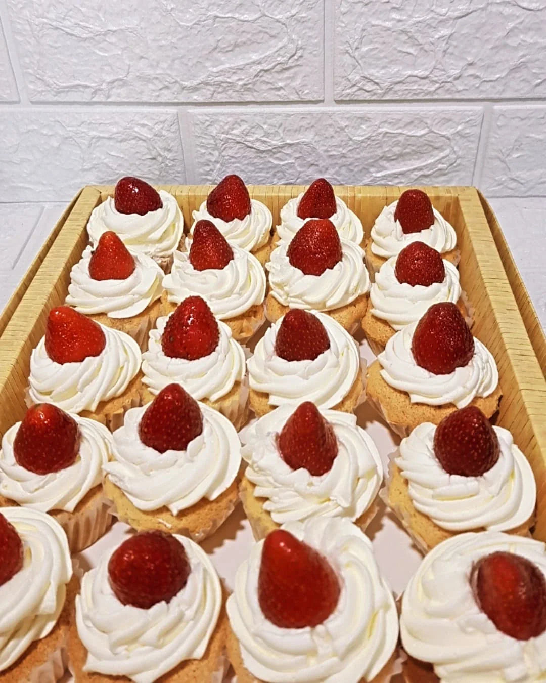 خامه ای توت فرنگی