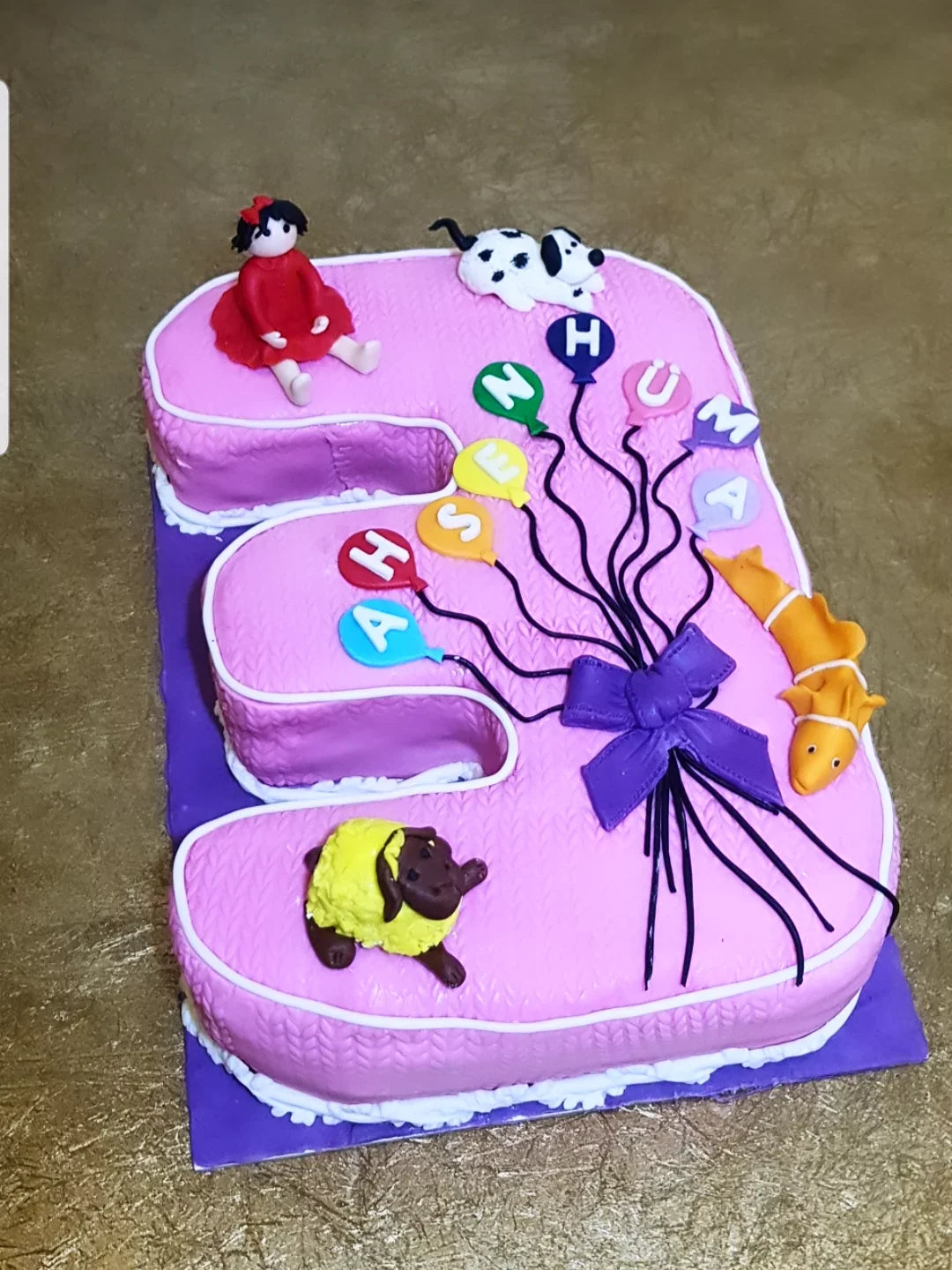 دخترونه صورتی