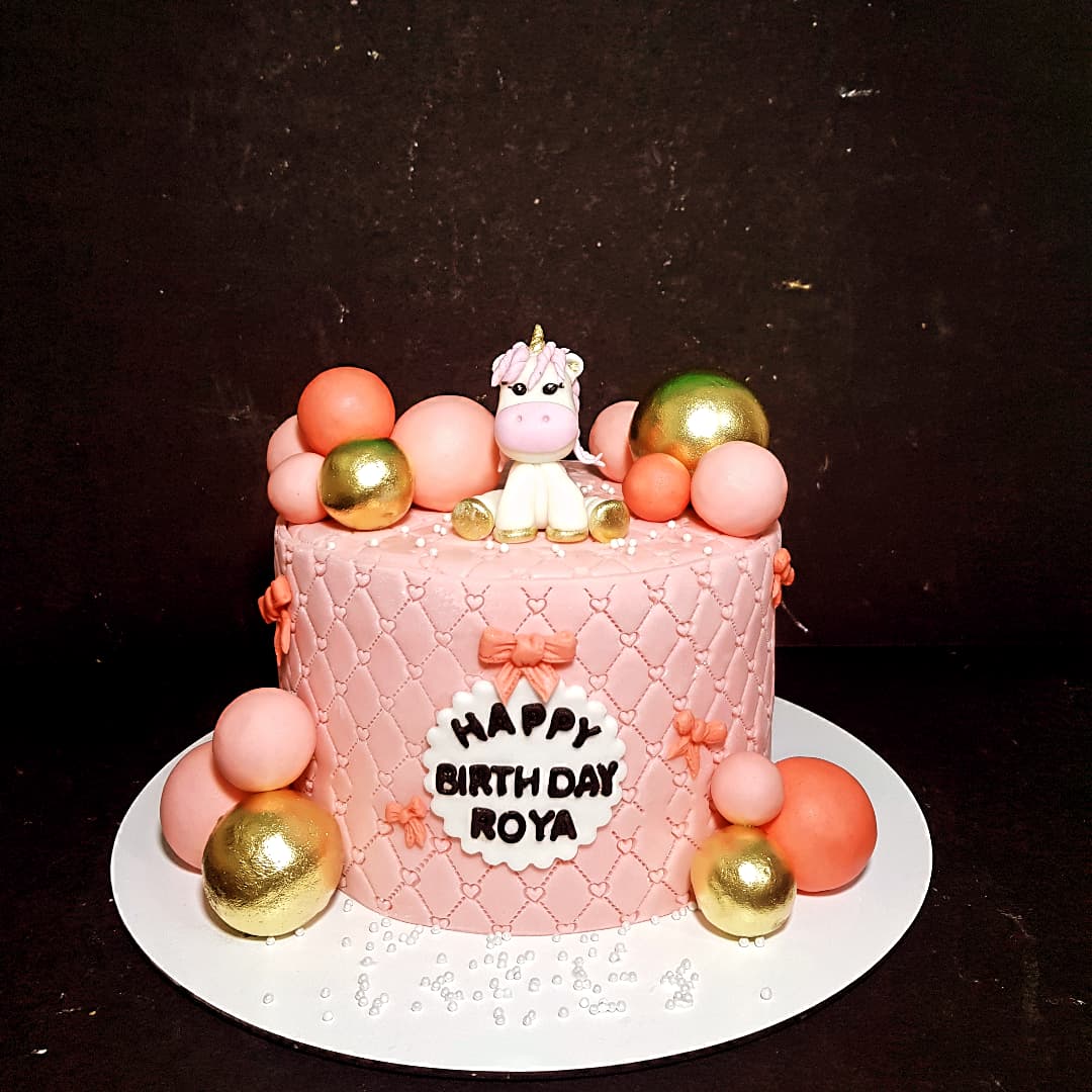 دخترانه اسب تک شاخ